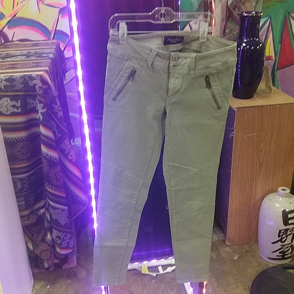 Like new! American Eagle size 0 army green jeans